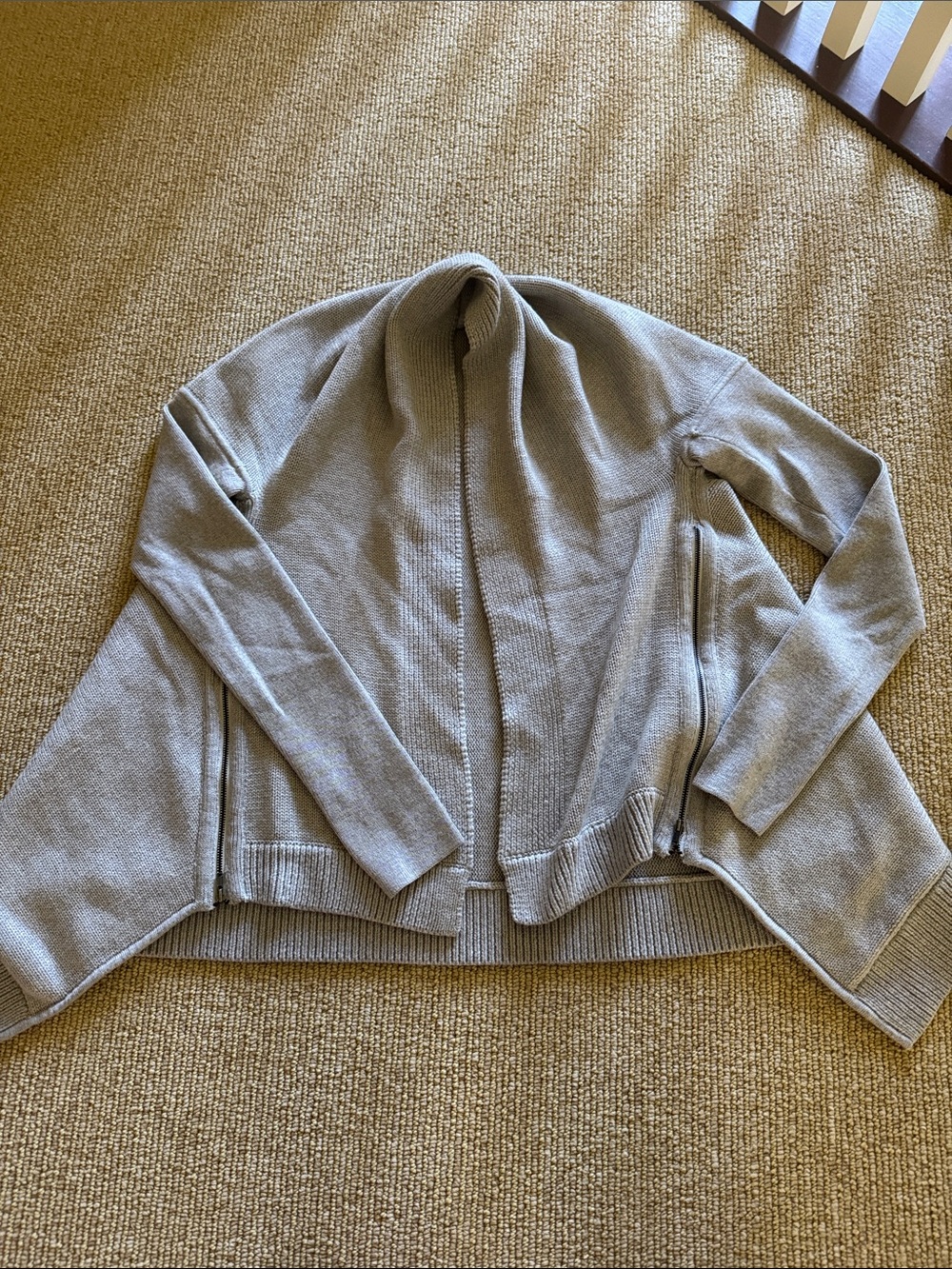 lululemon grey sweater